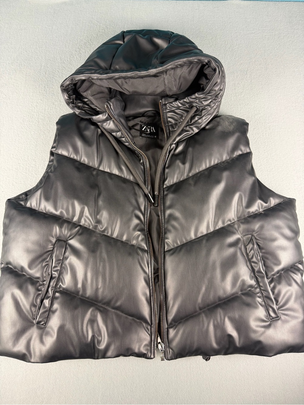 Zara Women’s Black Hooded Puffer Vest 2XL Short Zip Polyester Sleeveless